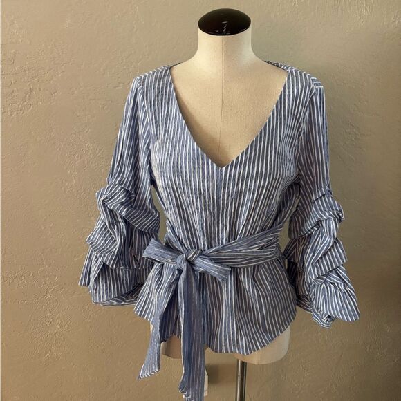 White House Black Market Seersucker Top with Tie Waist Sz 12 - Picture 2 of 14